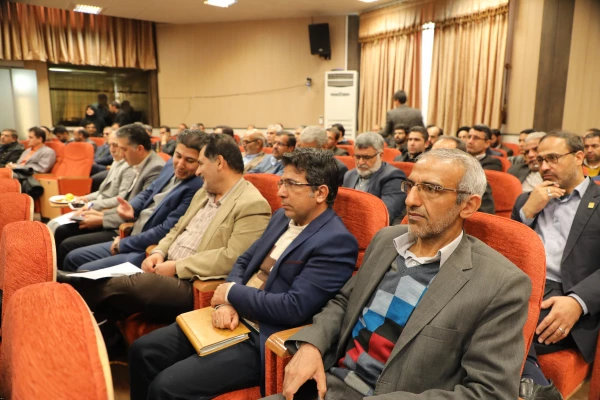 تحلیل اطلاعات در روزگار تحمیل اطلاعات و توجیه جوانان مهمترین کار است 10