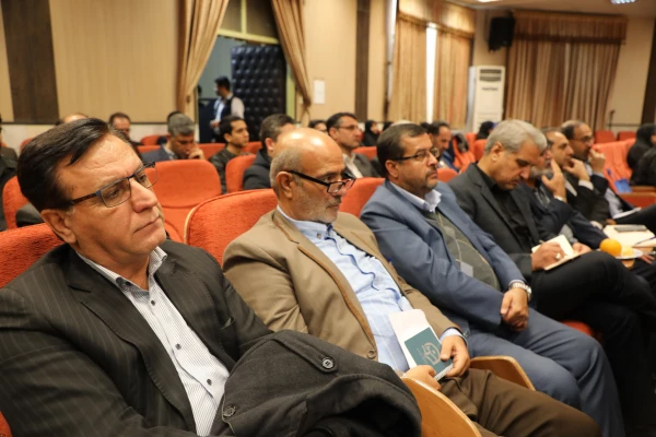 تحلیل اطلاعات در روزگار تحمیل اطلاعات و توجیه جوانان مهمترین کار است 15