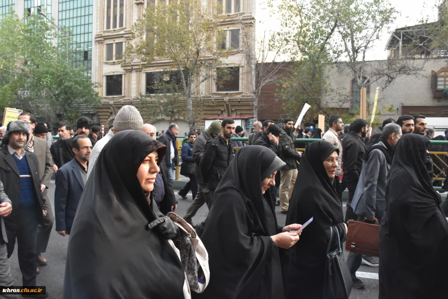 حضور با نشاط مدیران، کارکنان، استادان و دانشجویان دانشگاه فرهنگیان استان تهران در تجمع مردمی شریف تهران 5