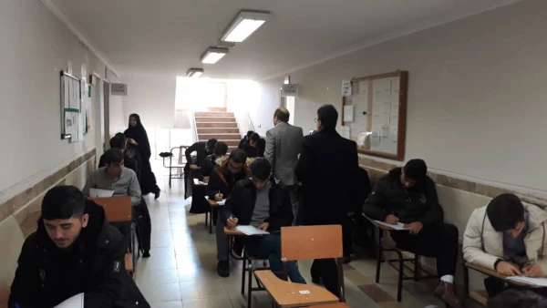 بازدید سرزده دکتر بلاغی از برگزاری امتحانات پردیس شهید مفتح 6