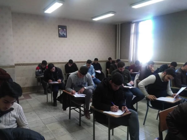 بازدید سرزده دکتر بلاغی از برگزاری امتحانات پردیس شهید مفتح 10