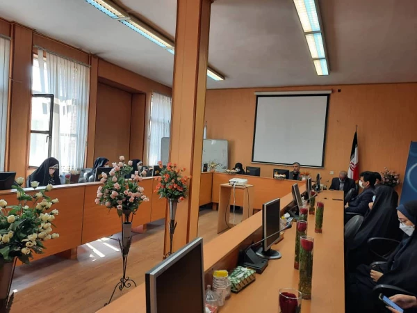 آیین تکریم مقام مادر و زن در مدیریت امور پردیس های استان تهران برگزار شد. 3