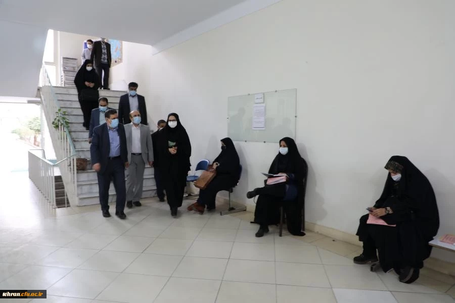 رییس دانشگاه فرهنگیان از روند برگزاری مصاحبه مهارت آموزان ماده 28 از مرکز شهید شرافت بازدید کرد.  3