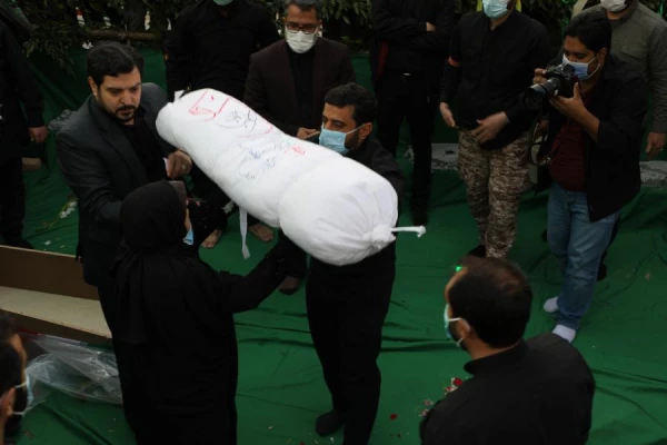 آیین تشییع و تدفین پیکر مطهر شهید گمنام در پردیس شهید چمران دانشگاه فرهنگیان تهران به روایت تصویر 17