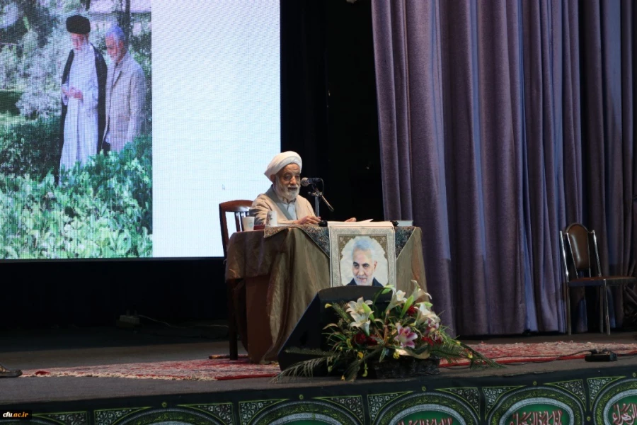 حرفه مقدس معلمی، با هیچ شغل و کسوت و جایگاهی قابل مقایسه نیست. 6