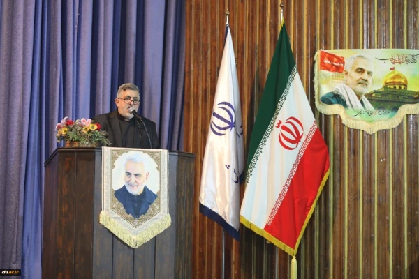 عبودیت و بندگی دو راز ماندگاری شهید سلیمانی است 6