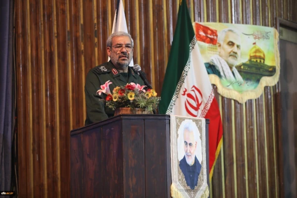 عبودیت و بندگی دو راز ماندگاری شهید سلیمانی است 7