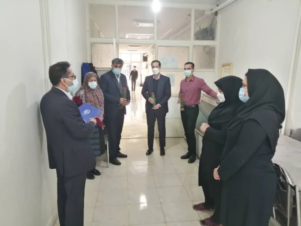 به مناسبت ولادت با سعادت حضرت فاطمه زهرا(س) روز مادر و مقام زن در مدیریت امور پردیس-های استان تهران از همکاران خانم قدردانی شد. 3