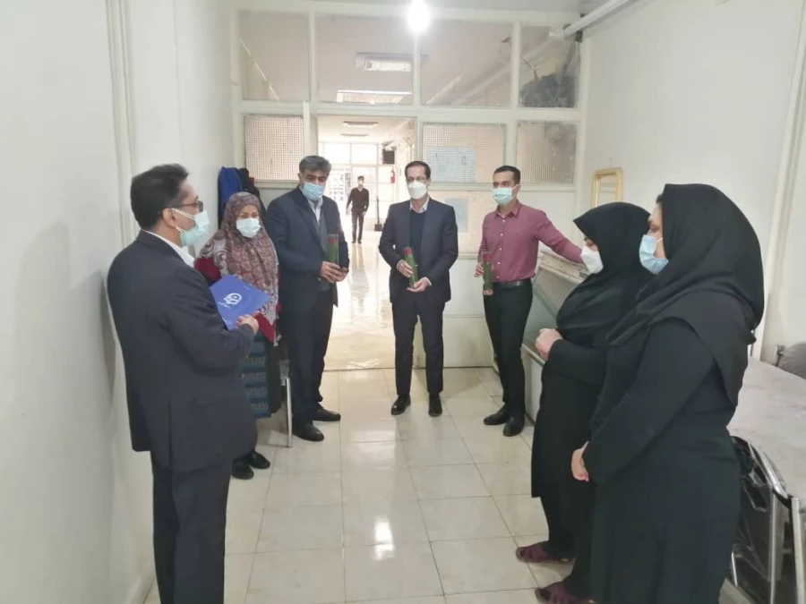 به مناسبت ولادت با سعادت حضرت فاطمه زهرا(س) روز مادر و مقام زن در مدیریت امور پردیس-های استان تهران از همکاران خانم قدردانی شد. 3