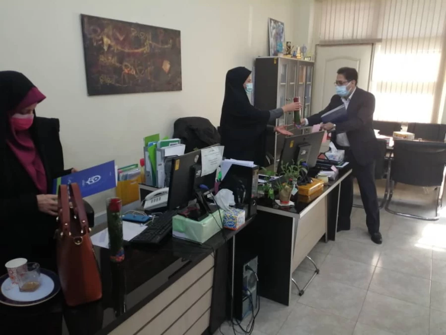 به مناسبت ولادت با سعادت حضرت فاطمه زهرا(س) روز مادر و مقام زن در مدیریت امور پردیس-های استان تهران از همکاران خانم قدردانی شد. 4