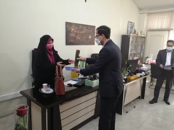 به مناسبت ولادت با سعادت حضرت فاطمه زهرا(س) روز مادر و مقام زن در مدیریت امور پردیس-های استان تهران از همکاران خانم قدردانی شد. 5
