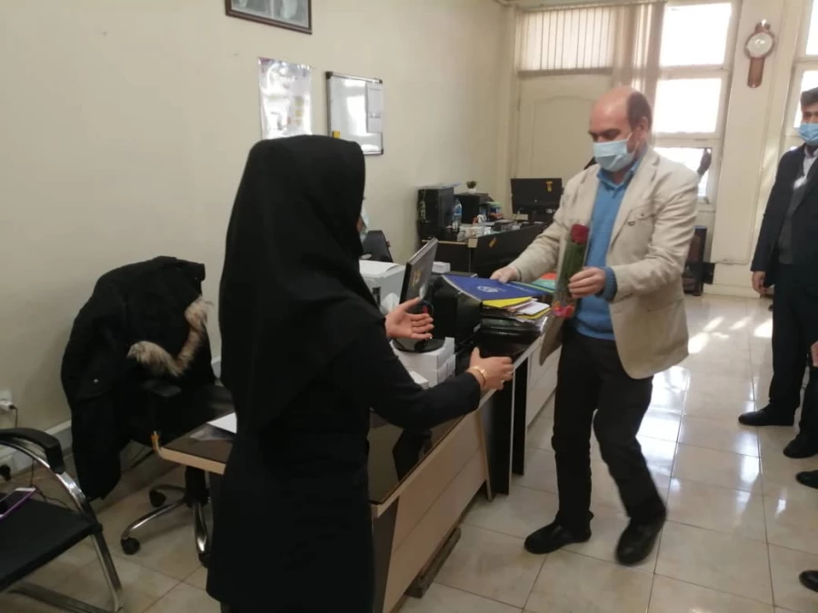 به مناسبت ولادت با سعادت حضرت فاطمه زهرا(س) روز مادر و مقام زن در مدیریت امور پردیس-های استان تهران از همکاران خانم قدردانی شد. 9