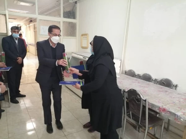 به مناسبت ولادت با سعادت حضرت فاطمه زهرا(س) روز مادر و مقام زن در مدیریت امور پردیس-های استان تهران از همکاران خانم قدردانی شد. 11