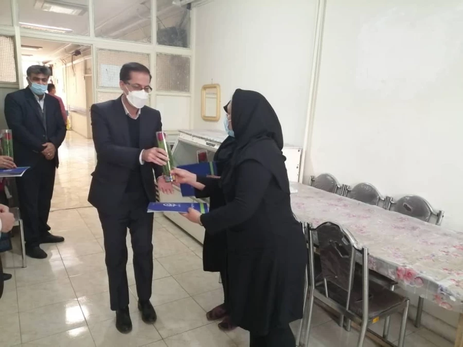 به مناسبت ولادت با سعادت حضرت فاطمه زهرا(س) روز مادر و مقام زن در مدیریت امور پردیس-های استان تهران از همکاران خانم قدردانی شد. 11