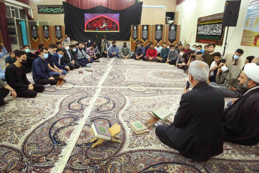 دانشجومعلمان با بهره مندی از ظرفیت لیالی قدر و تاسی از حضرت علی (ع) جهاد تبیین را سرلوحه فعالیت خود قرار دهند. 3