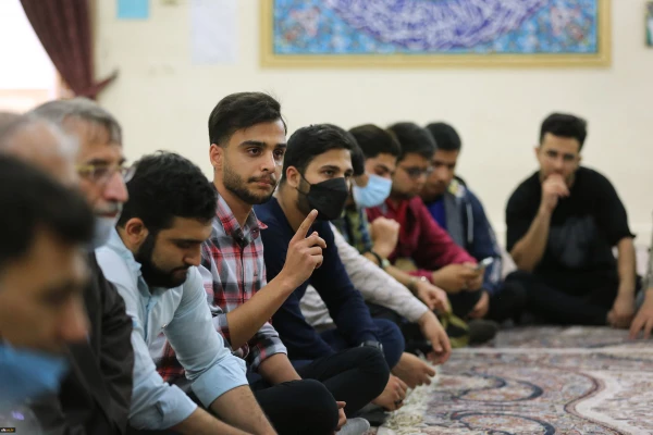 دانشجومعلمان با بهره مندی از ظرفیت لیالی قدر و تاسی از حضرت علی (ع) جهاد تبیین را سرلوحه فعالیت خود قرار دهند. 6