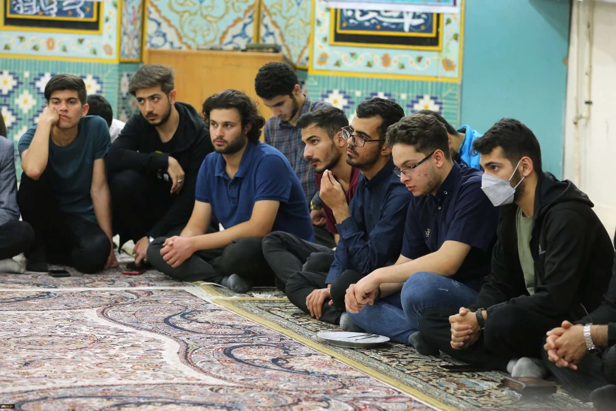 دانشجومعلمان با بهره مندی از ظرفیت لیالی قدر و تاسی از حضرت علی (ع) جهاد تبیین را سرلوحه فعالیت خود قرار دهند. 8