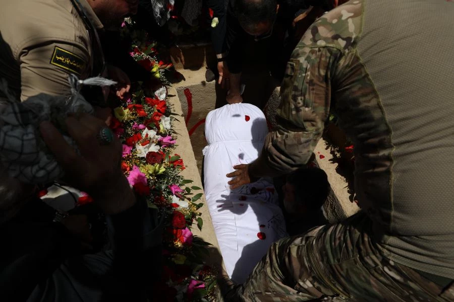 مراسم تشییع و تدفین شهید خوشنام گمنام در مرکز شهید شرافت 6