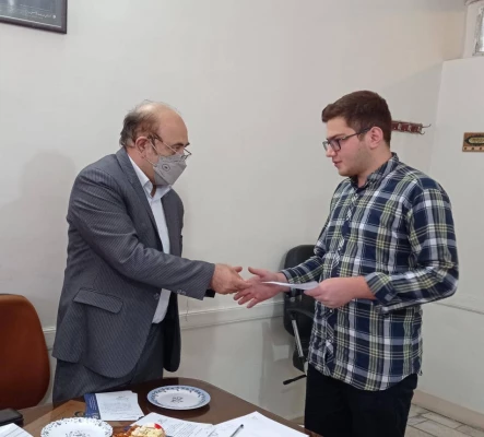 اهدای ابلاغ رسمی اعضای منتخب شورای صنفی دانشجویی پردیس شهید مفتح شهرری 4