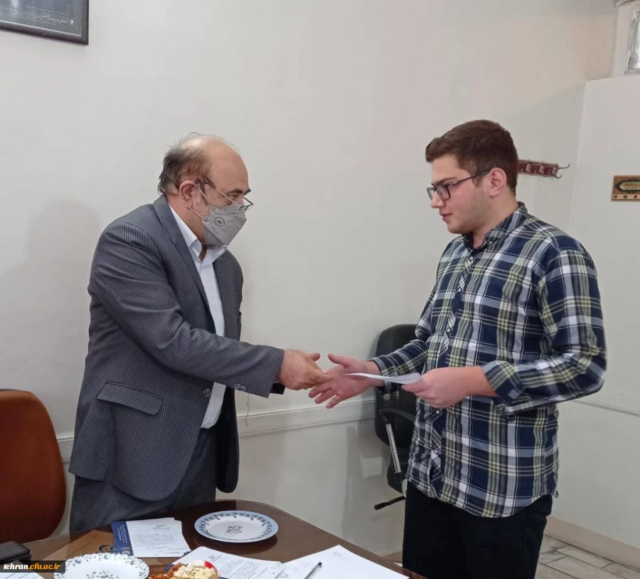 اهدای ابلاغ رسمی اعضای منتخب شورای صنفی دانشجویی پردیس شهید مفتح شهرری 4