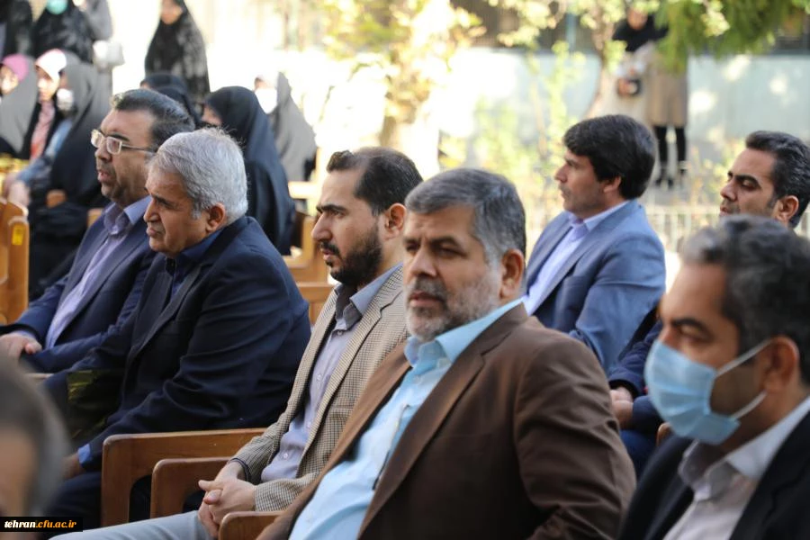 سیزده آبان روز بزرگداشت مقام بصیرت است. 10