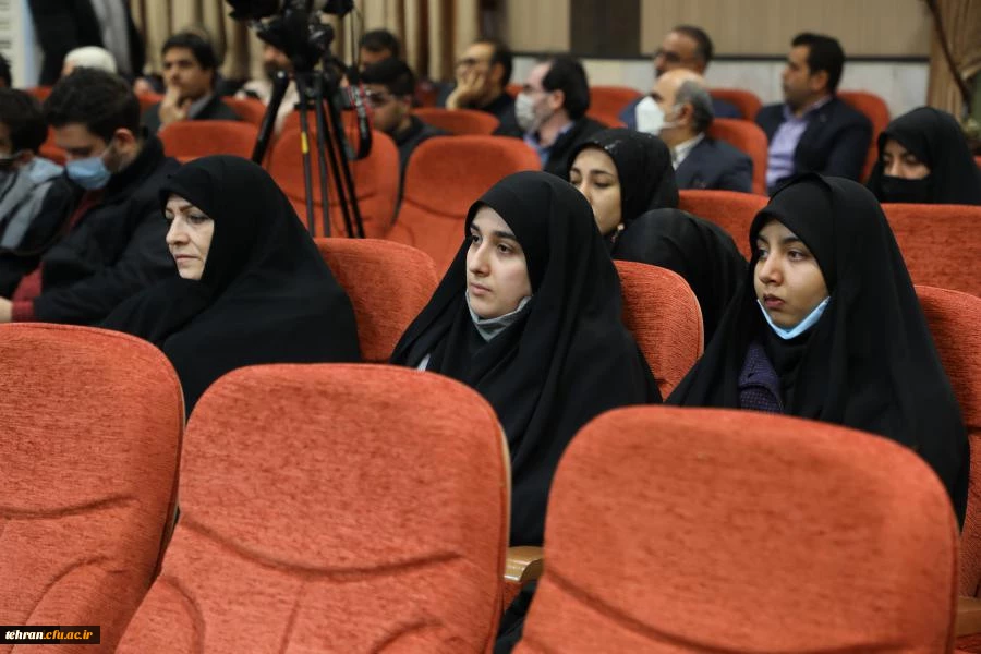 حضور مدیران، استادان، کارکنان و دانشجویان دانشگاه فرهنگیان استان تهران در آیین گرامیداشت سومین سالکرد شهادت شهید سلیمانی در سازمان مرکزی 4