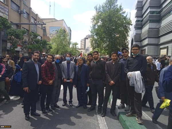 حضور استادان، دانشجویان و کارکنان مرکز آموزش عالی شهدای مکه در راه پیمایی روز قدس 5