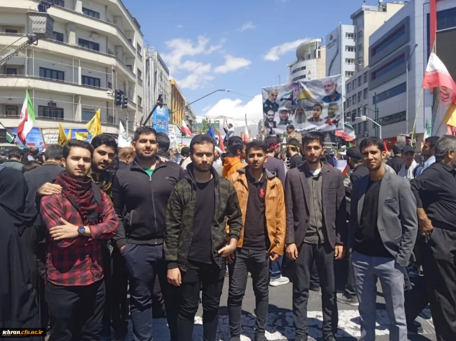 حضور استادان، دانشجویان و کارکنان مرکز آموزش عالی شهدای مکه در راه پیمایی روز قدس 6