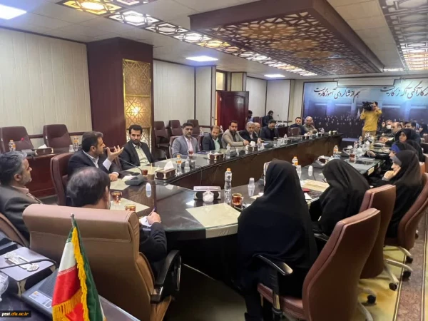 
آیین تکریم و معارفه سرپرست جدید پردیس زینبیه
 3