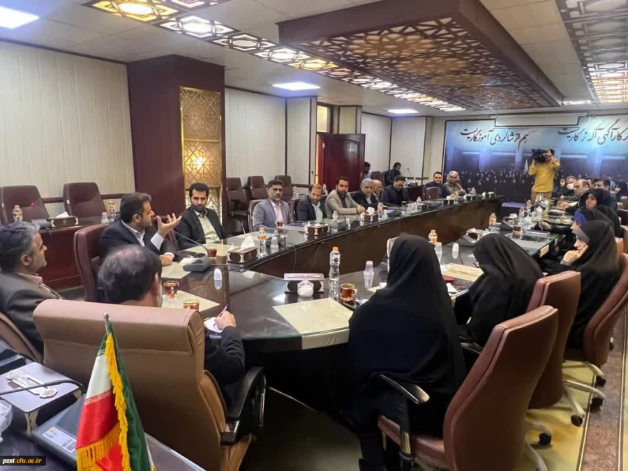 
آیین تکریم و معارفه سرپرست جدید پردیس زینبیه
 3