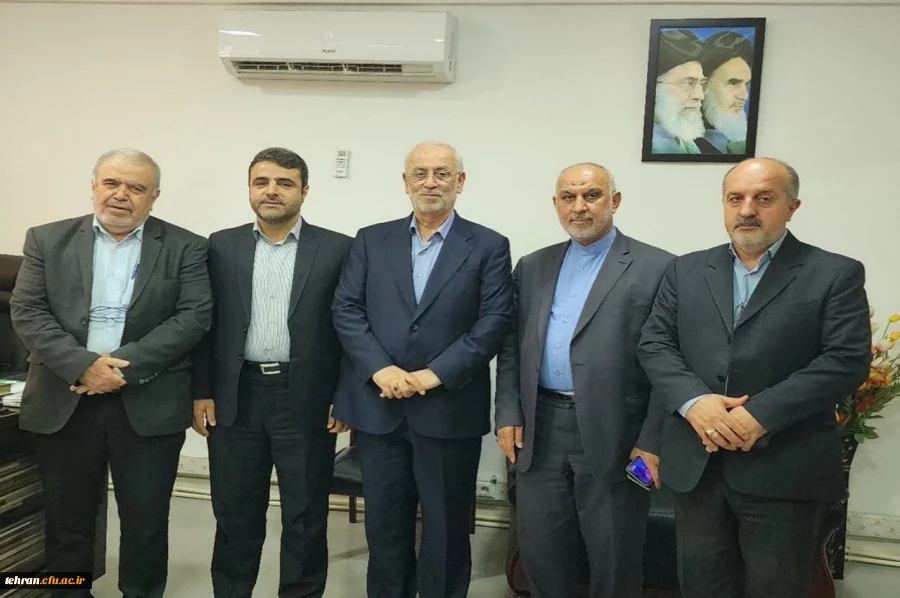 حضور اقای اکبری تالار پشتی رئیس کمیسیون  صنایع و معادن مجلس در مدیریت امور پردیس های استان تهران  2