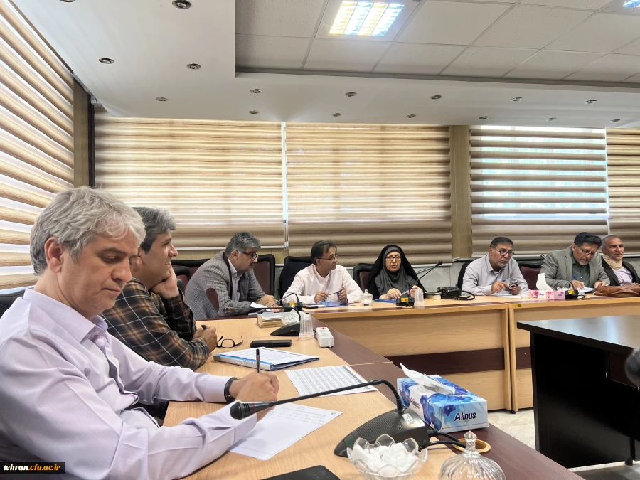 جلسه هم اندیشی مدیران گروه های آموزشی دانشگاه فرهنگیان استان تهران در خصوص برگزاری آزمون های هماهنگ نیمسال دوم سال تحصیلی 1402-1403 3