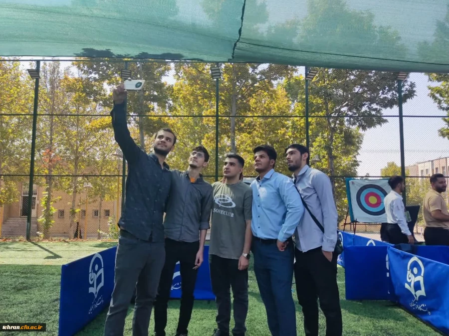 مسابقات تیر اندازی در حال برگزاری.