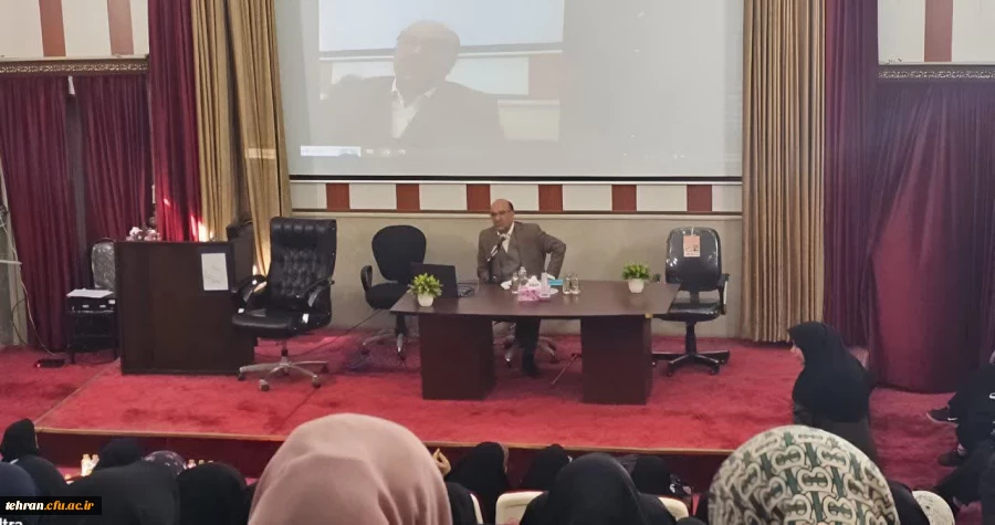 حضور دکتر علی محمدی در نشست تخصصی گروه ادبیات فارسی مرکز شهید باهنر 2