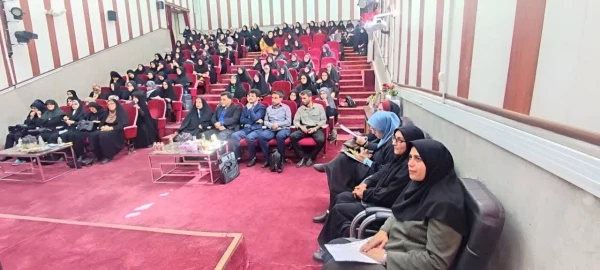 حضور دکتر علی محمدی در نشست تخصصی گروه ادبیات فارسی مرکز شهید باهنر 3