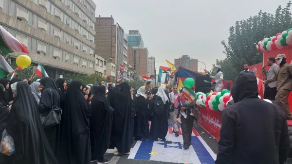 حضور اساتید و کارکنان دانشگاه فرهنگیان تهران در مراسم راهپیمایی 13 آبان 5