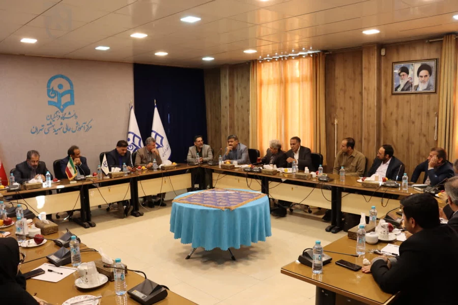 جلسه هم اندیشی اساتید و اعضای هیئت علمی مرکزآموزش عالی شهید بهشتی 3