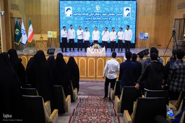 حضور دکتر محمدی دراجتماع قرآنی دانشجو معلمان

 3