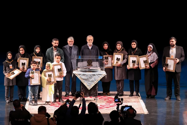 خواندن و آگاهی ما را به زبان و نگاه مشترک می رساند و از اختلاف دور می کند

 3