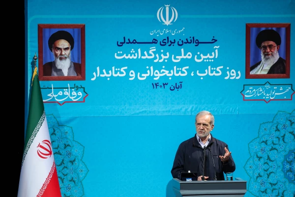 خواندن و آگاهی ما را به زبان و نگاه مشترک می رساند و از اختلاف دور می کند

 4