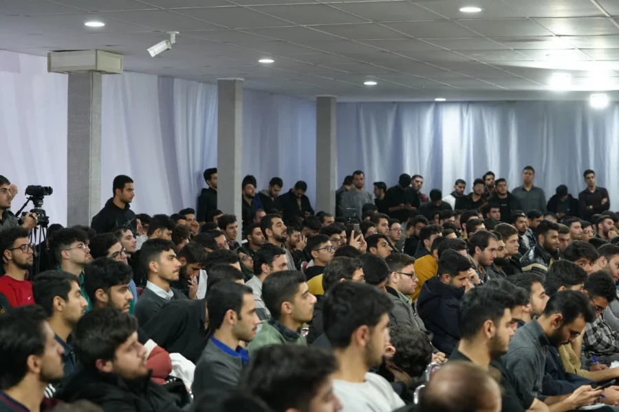 مناظره زیباکلام با حجت الاسلام باقرزاده با موضوع مقاومت؛ «آری» یا «نه»

 4