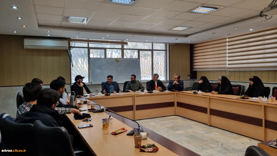 همه بخش های دانشگاه فرهنگیان خادم شهدا هستند

 2