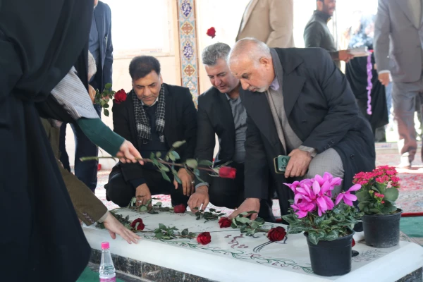  مسیر شهدا و کسب فضایل اخلاقی و اعتقادی می تواند کشور را بیمه کند 4