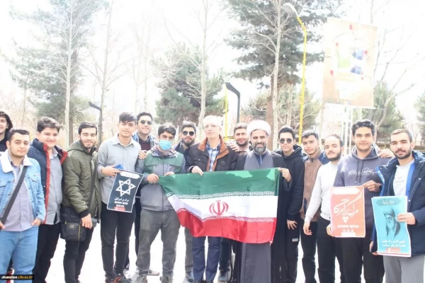 کاشت چند نهال در محوطه پردیس شهید چمران 4