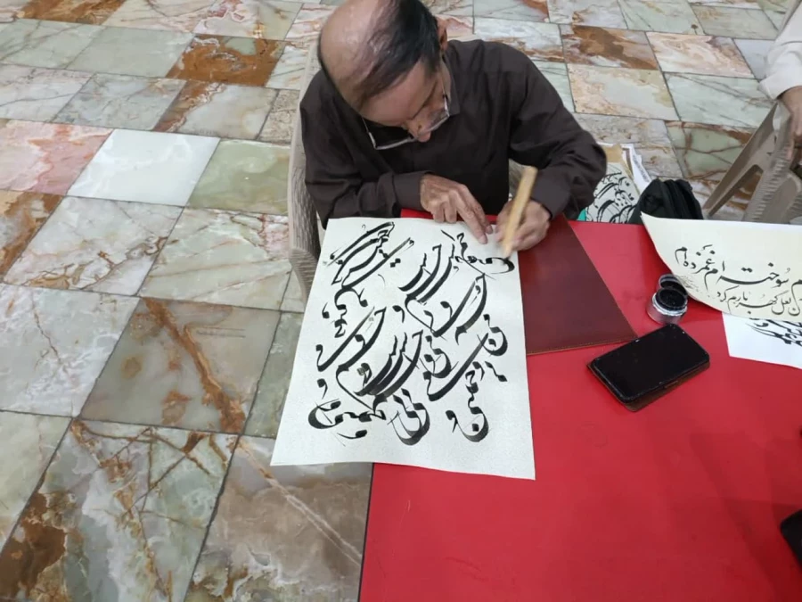 
یادگار امام خمینی: امروز پرچم عزت کشور را مقام معظم رهبری در دست گرفته است 3