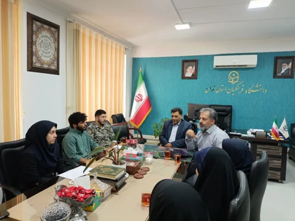 معلم و رسانه مکمل یکدیگر هستند 2