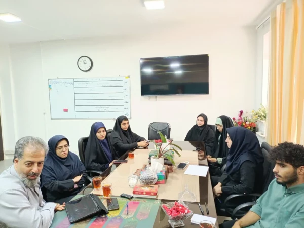 معلم و رسانه مکمل یکدیگر هستند 3