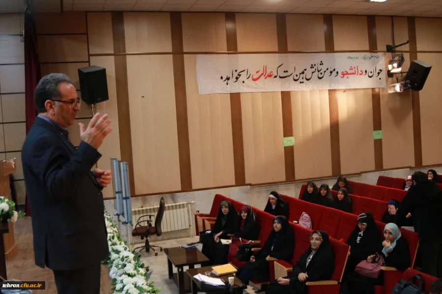 بازدید دکتر فتحی ریاست دانشکده علوم انسانی از کلاس های کارشناسی ارشد و مهارت آموزان و تبریک سالروز ولادت حضرت زهرا (س) 
 2