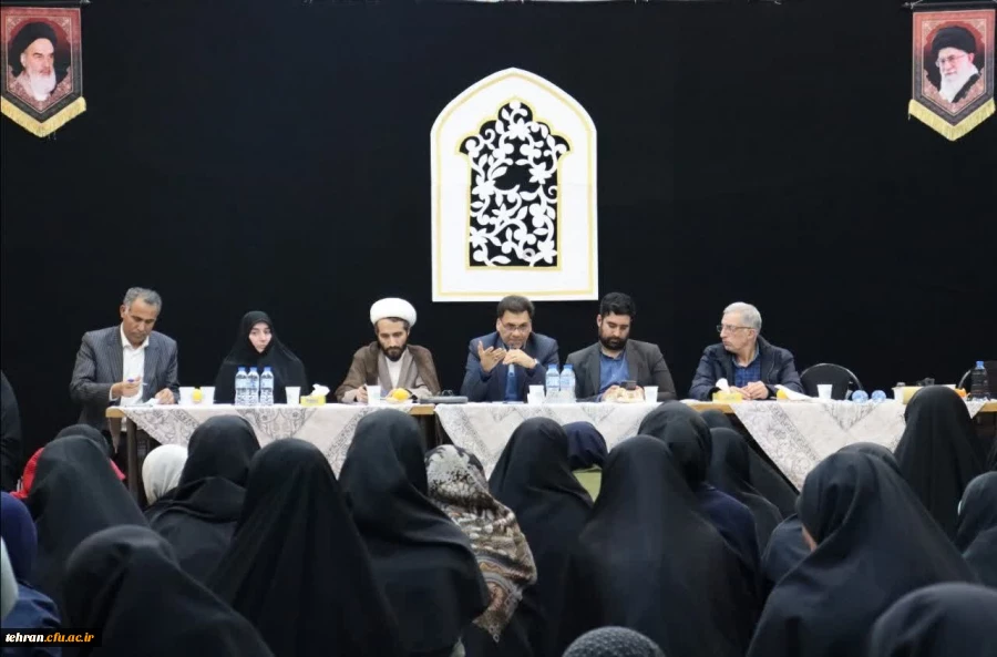 نشست صمیمی دانشجویی به  مناسبت روز دانشجو در دانشکده شهید شرافت

 4