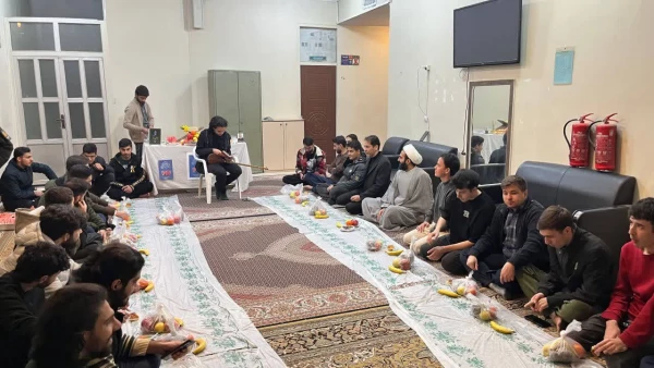 مراسم شب یلدا در سرای دانشجویی مرکز آموزش عالی شهدای مکه، با حضور دانشجویان، حجت الاسلام شکری و دکتر رشیدی معاون هماهنگی مرکز شهدای مکه

 3